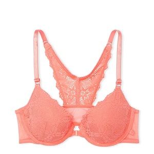 VICTORIA’S SECRET
Sexy Tee Lightly Lined Front-Close Lace Demi Bra